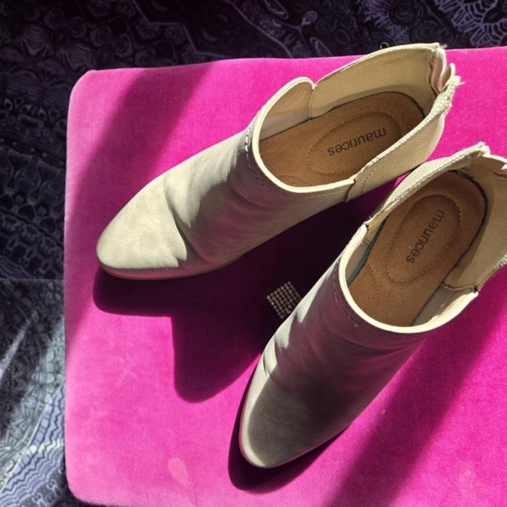 3/$10 Maurices Cream Ankle Boots Barely Worn